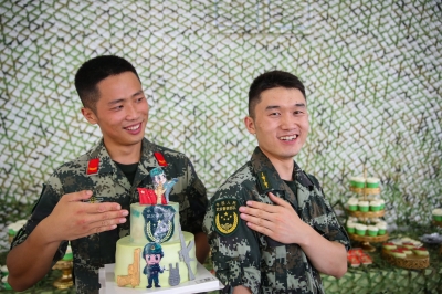 军嫂送来创意甜品武警官兵如蜜在心